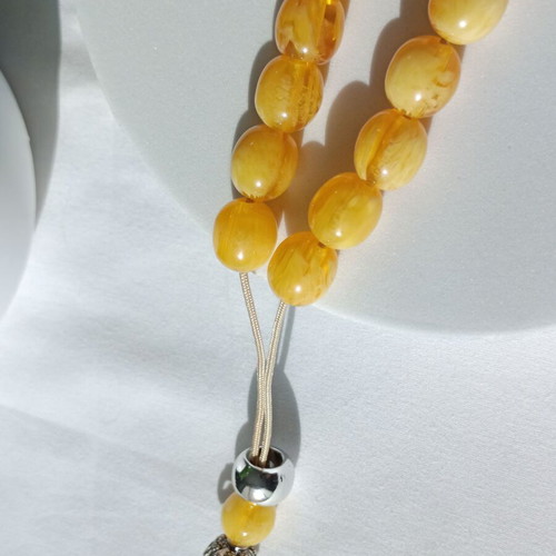 Komboloi with 22 yellow oval beads like new