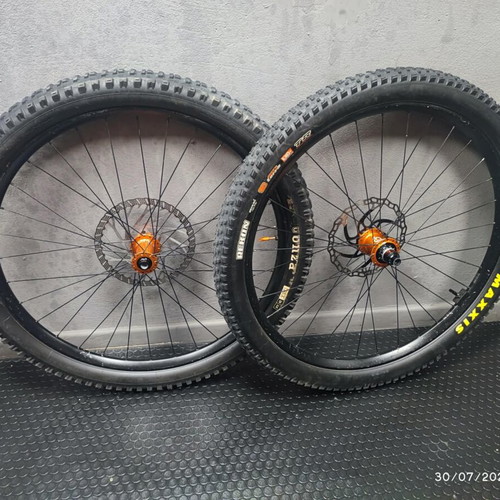 Custom Wheelset 29" Industry Nine Hydra with DT Swiss EX 511 and Sapim CX-Ray, like new