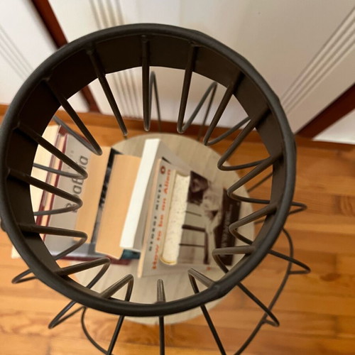 Decorative metal shelf with two shelves like new