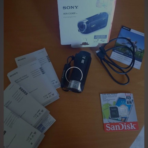 Sony HDR CX24E camera like new with Zeiss lens and 32GB memory card