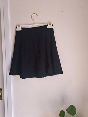 Mini pleated skirt black H&M like new, size XS