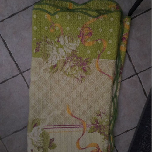 Double quilt like new, green with patterns, 210x220 cm