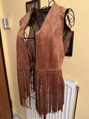 Benissimo suede vest with fringe in brown, like new
