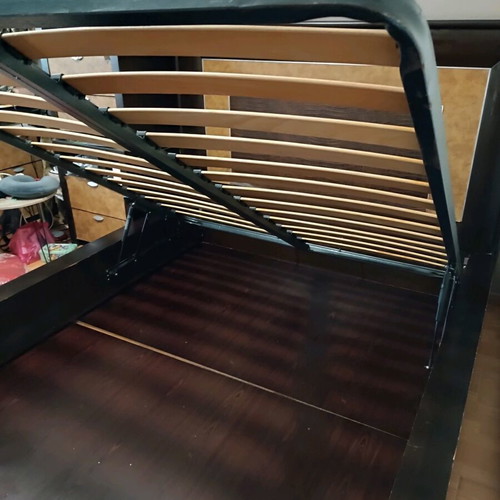 Double bed used with lifting mechanism and storage space