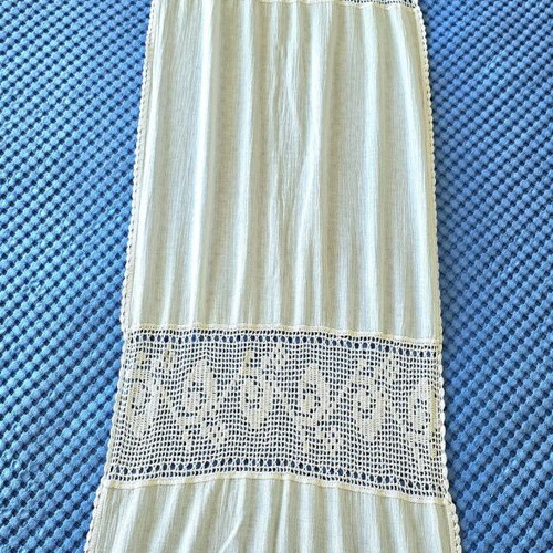 Handmade vintage table runner, 45 x 150 cm