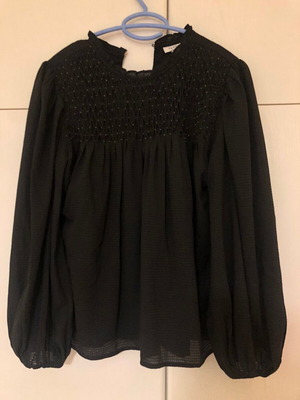 Topshop black blouse with strass and airy sleeves like new