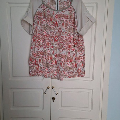 Stradivarius L blouse used, white and red, short sleeves