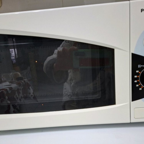 Panasonic microwave oven 20 liters 1200W like new