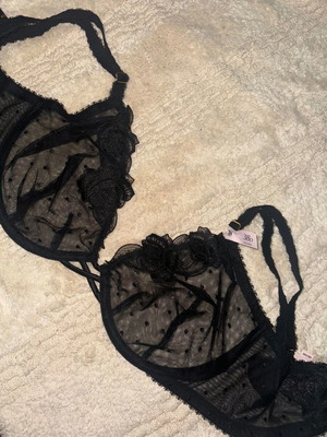 Victoria Secret Very Sexy bra new, size 38D, black
