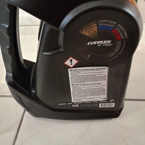 XD-100 oil for Johnson Evinrude outboard new, 4 liters