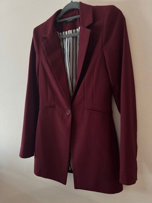 Paranoia burgundy fitted blazer S like new