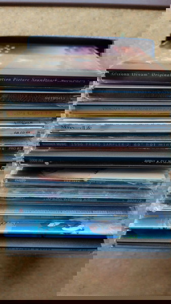 12 CD πακέτο μόνο 10 ευρώ