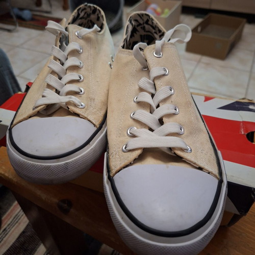 Lee Cooper sneakers canvas size 44 used, white beige