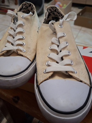 Lee Cooper sneakers canvas size 44 used, white beige