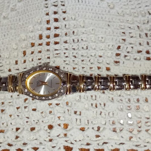 Wristwatch women's like new, gold and silver tones
