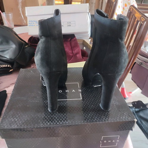 Black ankle boots like new, suede style, size 38