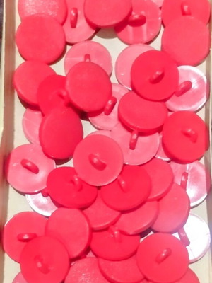 Buttons pack of 50 red with back hole, 2 cm diameter