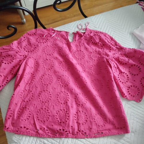 Zara cotton blouse 3/4 sleeves broderie like new, fuchsia