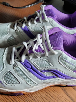 Pro Touch Rebel volleyball shoes size 41 white purple like new