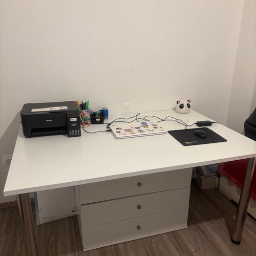 Desk white lacquer with 4 built-in drawers like new