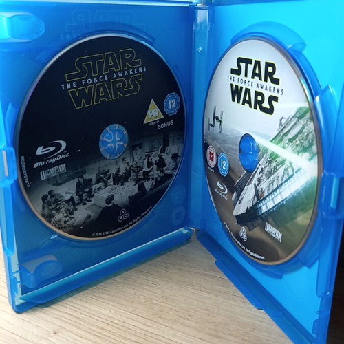 Star Wars The Force Awakens Blu-Ray like new with English subtitles