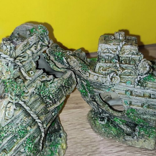 Decorative aquarium ship used with holes, two pieces