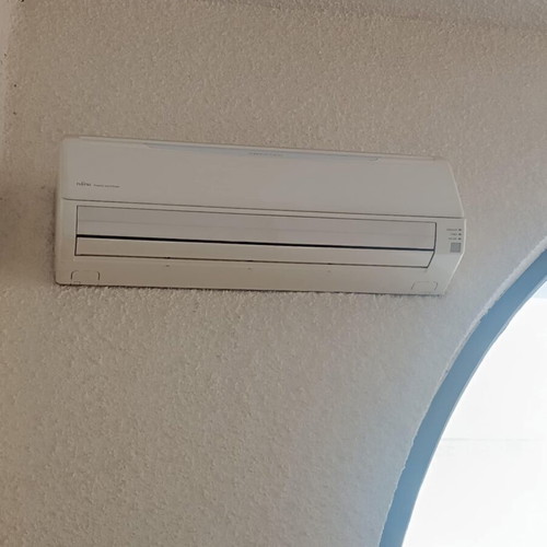 Fujitsu AOYR24LCC air conditioner like new, 24,000 BTU