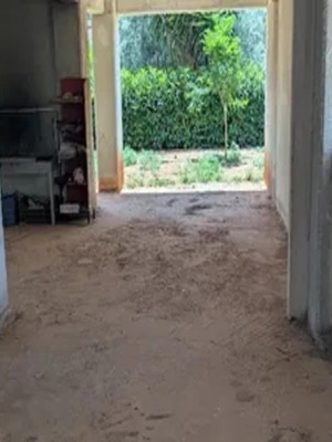 Ημιτελής κλειστή θέση στάθμευσης 85 τ.μ.