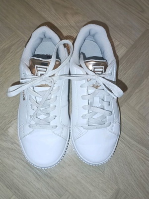 Αθλητικά παπούτσια Fila μεταχειρισμένα, μέγεθος 37, λευκά