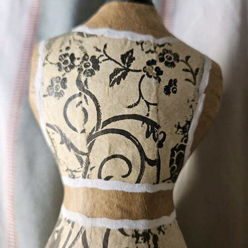 Decorative sewing model like new