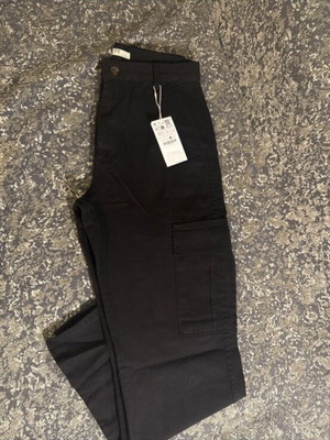 Cargo μαύρο παντελόνι Stradivarius καινούργιο, μέγεθος L 40 12