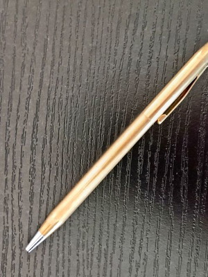 Cross gold pen used