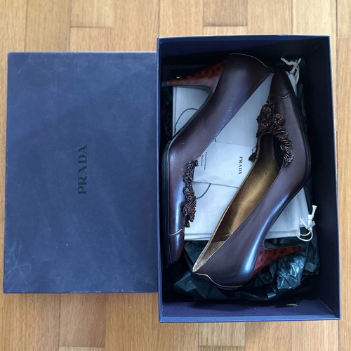Prada brown leather heels like new with embellishments