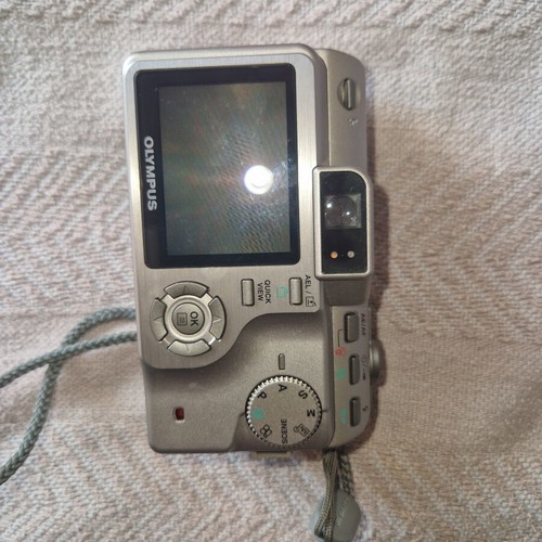 Olympus 7.1 Mega Pixel Camera like new, fully functional