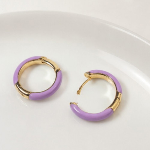 Hoop earrings made of gold-plated silver with lilac enamel