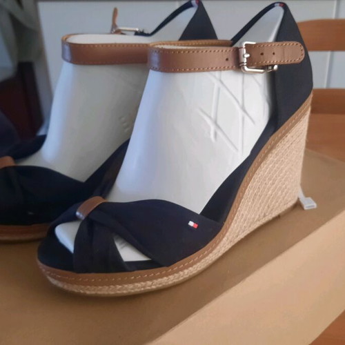 Tommy Hilfiger platform shoes new, size 41, black with brown details
