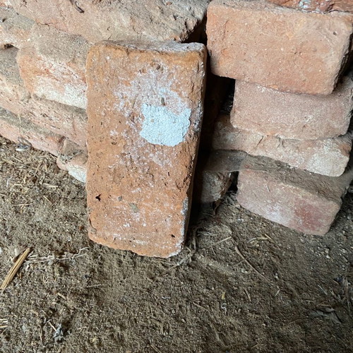 Fire bricks used, pack of 500 pieces for fireplace