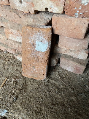 Fire bricks used, pack of 500 pieces for fireplace