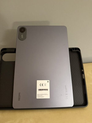 Xiaomi Redmi Pad 2 11" tablet 4GB/128GB like new with case