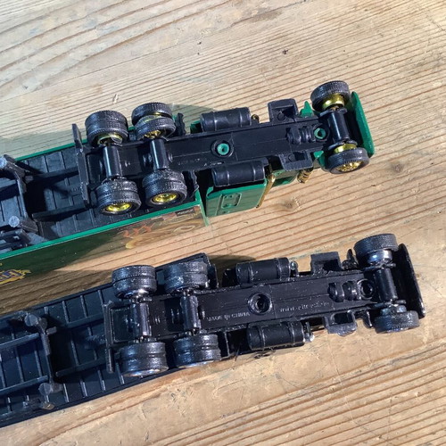 MACK trucks 1/87 like new, set of two
