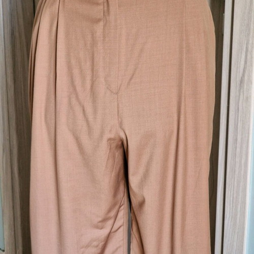 High-waisted pleated pants new, 100% wool, brown