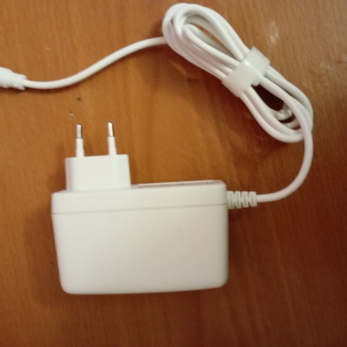 ZTE charger 12 volt 3 amp 36 watt