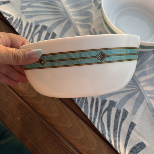 Vintage salad bowls set of 2, like new, large 23cm diameter