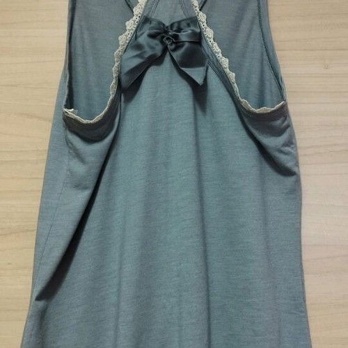 Regalinas blouse used with lace and bow in gray