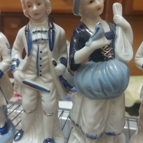 Victorian Era Figurines like new, set of 4 pieces