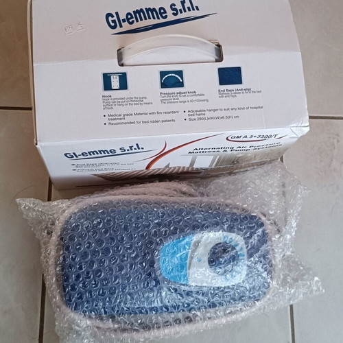 Alternating air pressure mattress like new with pump and repair kit
