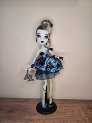 Monster High Sweet1600 Frankie Stein doll used