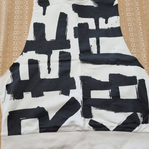 Reebok sleeveless top medium used, black and white