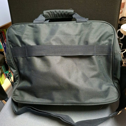 Blue laptop bag like new, hand and shoulder carry