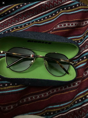 Tommy Hilfiger pilot sunglasses like new, black